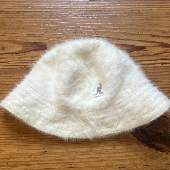 Kangol y2k white fuzzy warm fitted angora bucket hat SIZE L - Picture 2 of 5